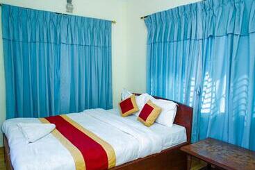 هتل Homeland And Restaurant