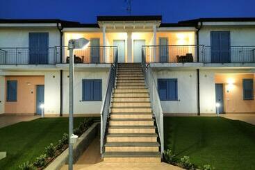 Icaro Residence Apartments With A Beautiful Pool