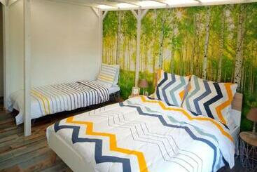 פנסיון Joli Studio Avec Terrasse, 2km A79, 6km Le Pal