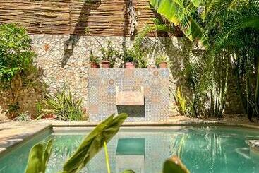 호스텔 Ariché Valladolid Hotel & Hostal