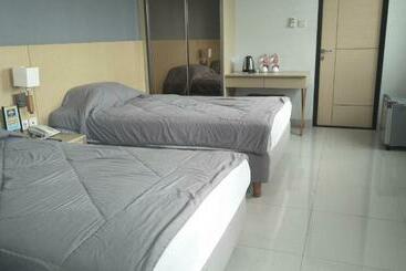 Отель City Edge Guest House