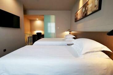 בית מלון כפרי Jinjiang Inn Select Jining Qufu Scenic Spot North Gulou Street