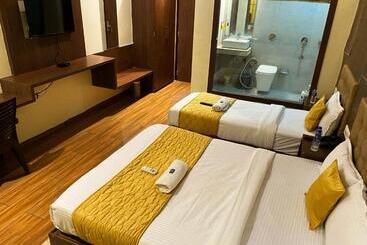 Hotel Pearl S Bkc Inn Near Trade Centre, Visa Consulate