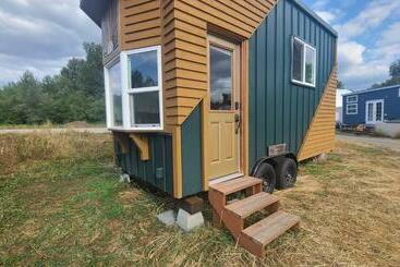 فندق صغير Emerald Lodge Tiny House On The Farm