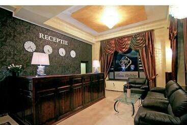 Отель Laura Holiday