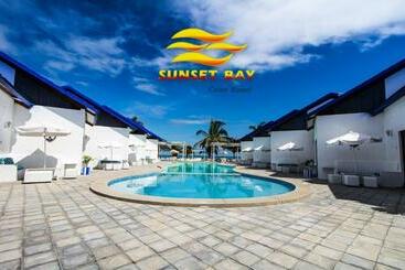 هتل Sunset Bay Colan