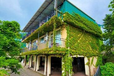 پانسیون Guest House Kvariati