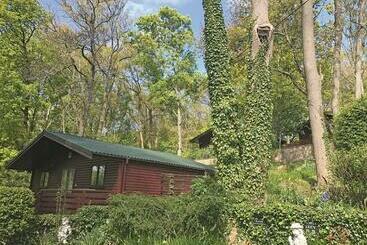 Курорт Hideaway Lodges