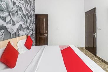 Flagship Hotel Royal Rooms