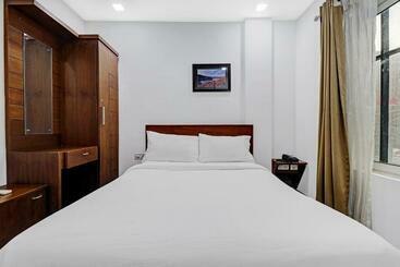 Hotel Oyo Townhouse 595 Majestic Inn
