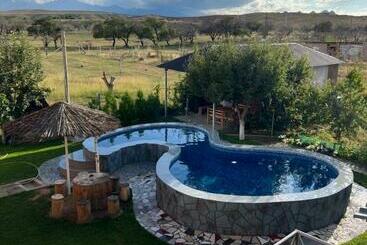 پانسیون Guest House And Yurt Camp Aktan