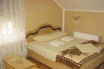 هاستل Utr Jagnjilo 1986