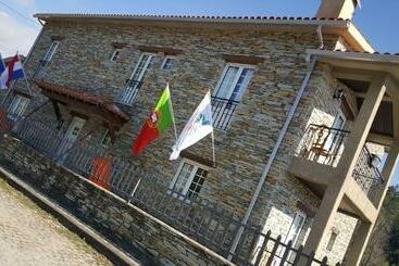 مبيت وإفطار Quinta Do Rio Alva And Glamping Lodges