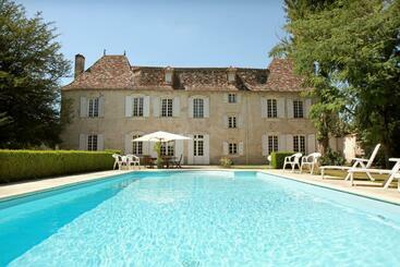 住宿加早餐  Château La Gentilhommière Du Puits Notre Dame 30 Rue De L église 24110 Saint Léon Sur L Isle