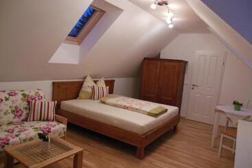 Biohof   Familie Neuberger