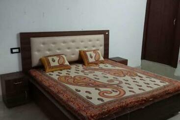 호텔 Highway Inn & Restaurant By Wb Inn