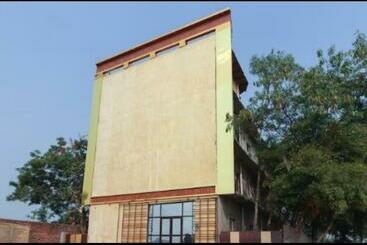 Отель J N Plaza By Wb Inn