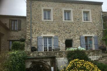 مبيت وإفطار Cave Cervera