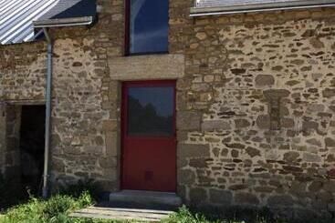 مبيت وإفطار Domaine Des Pierres Jumelles Balade à Cheval Chambre D Hôtes Mayenne