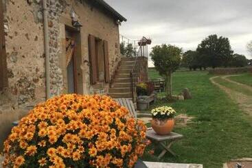 住宿加早餐  Chambres D Hôtes Domaine Les Grands Pérons