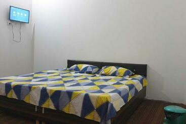 فندق Oyo 70012 Shinestar