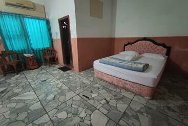 בית מלון כפרי Oyo 90691 Wisma Melati