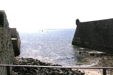 بنسيون Chez Michel Et Michele