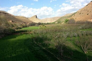 پانسیون Room In Guest Room   Gîte Tawada   Happy Valley   Room For 4 People