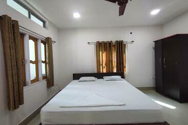 פנסיון Homecation Samaina Cottage