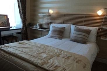 تختخواب و صبحانه Limetree House Guest House