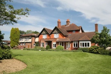 فندق Gatton Manor  & Country Club