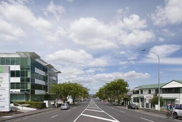 Greenlane Manor Motel