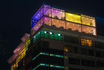 Cloud Hotel & Suites