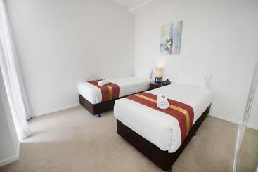 هتل Gladstone Central Plaza Official