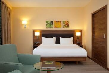 هتل Hilton Garden Inn Ufa Riverside
