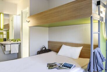 בית מלון כפרי Ibis Budget Birmingham Airport Terminal Building   Nec