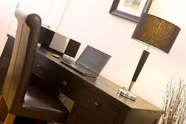 فندق Inverness City Suites