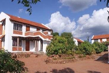 Hotel Kadambavanam Ethnic Village Resort