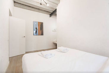 No 5 The Streets Apartments Barcelona