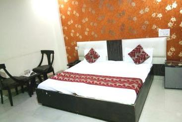 ホテル Parkside Navjyoti