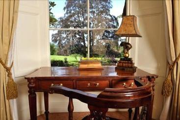 乡村酒店 Cedar Falls Health Spa