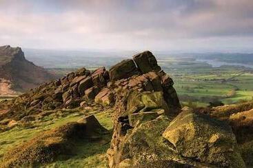 בית מלון כפרי The Dog & Doublet Inn