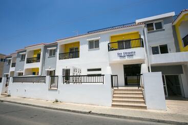 Sea Cleonapa Hotel & Annex