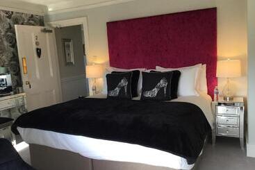 פנסיון The Station Guest House