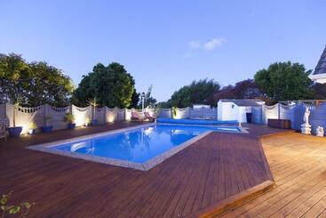 Tudor Manor Bed & Breakfast