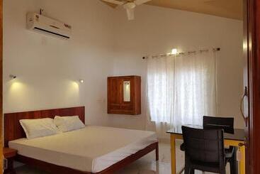 膳宿费 Kizhunna Rock Beach House