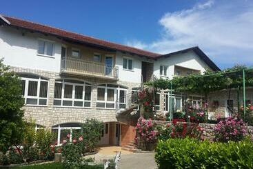 پانسیون Pansion Pero Elez Medjugorje