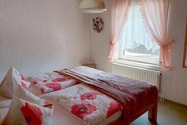 ペンション Gasthof Und Eiscafe Frank