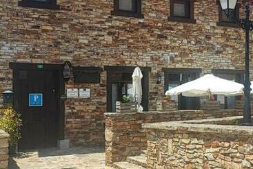 فندق صغير Posada De Serrada