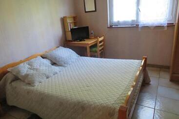 ベッドアンドブレックファースト Chambre D Hotes Les Menhirs